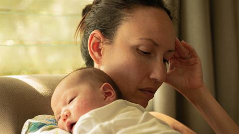 Η επιλόχειος κατάθλιψη είναι συχνή και δεν κάνει διακρίσεις, σύμφωνα με ειδικούς