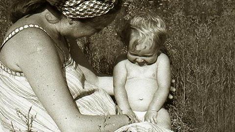 Τα έθιμα και οι δεισιδαιμονίες για την έγκυο και τη λεχώνα 