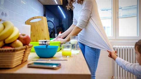 Το επάγγελμά μου είναι οικιακά κι όποιος νομίζει ότι κάθομαι ας κοπιάσει να δει