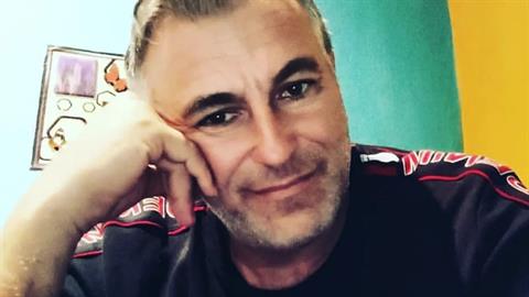 Μπαμπάς μεγαλώνει μόνος 4 αγόρια: δεν υπάρχει η λέξη κούραση όταν είσαι γονιός