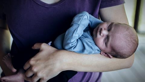 Μητέρα κάλεσε το Χαμόγελο του Παιδιού και ομολόγησε ότι χτύπησε το βρέφος της