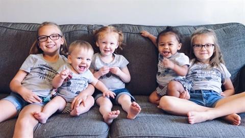 Στα 24 έγινα ανάδοχη μαμά - λίγο πριν τα 30 υιοθέτησα τα μονάκριβα παιδιά μου