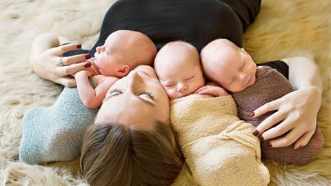 Έκανα τα παιδιά μου μόνη και δεν ανέχομαι να μας αποκαλούν «μισή οικογένεια»