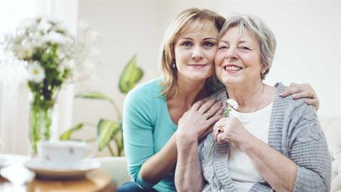Μπορεί να χώρισα με τον άντρα μου, αλλά με την πεθερά μου είμαστε αχώριστες!