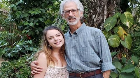 Η γυναίκα μου είναι 40 χρόνια μικρότερη και δεν με παντρεύτηκε για τα λεφτά!