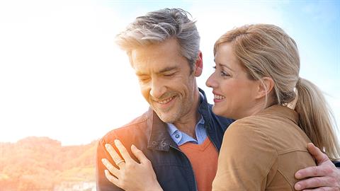 5 κομπλιμέντα για τον σύντροφό σας που θα... αναθερμάνουν τη σχέση σας 