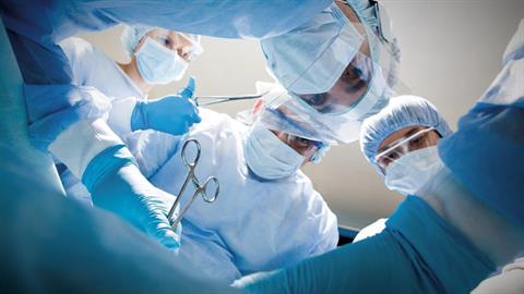 Επανασυγκόλλησαν το χέρι του παιδιού που ακρωτηριάστηκε σε αγροτικό ατύχημα