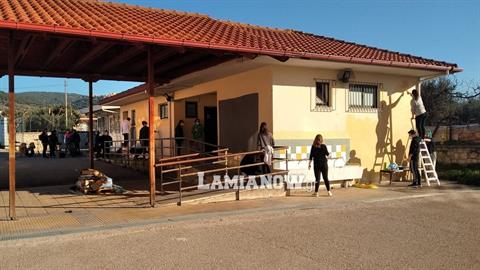 Μαθητές είπαν «όχι» σε εκδρομή για να βάψουν το σχολείο τους