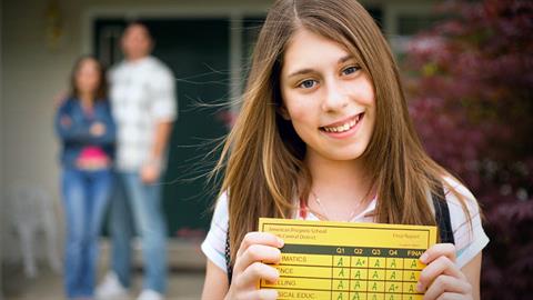 Αφήνω την κόρη μου να κάνει ό,τι θέλει, αρκεί να παίρνει καλούς βαθμούς!