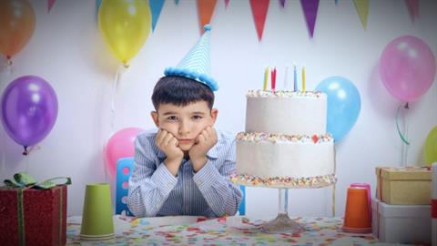 Μαμά βρήκε τρόπο να μην ξαναπεράσει κανένα παιδί μοναχικά γενέθλια