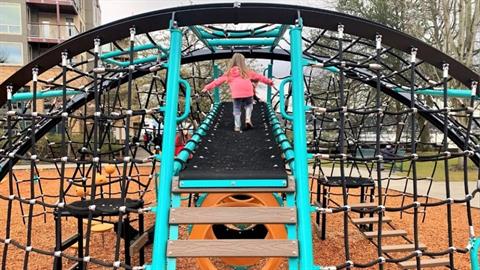 Άντρας προσπάθησε να ασελγήσει σε 6χρονη σε παιδική χαρά μπροστά στη μαμά της