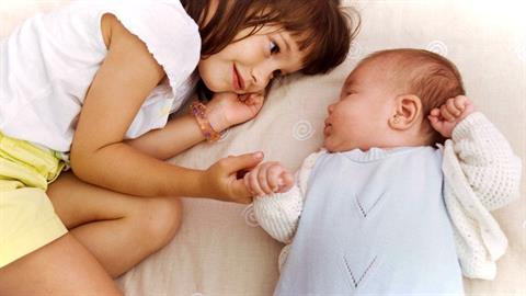 5 καλοί λόγοι να περιμένεις λίγα χρόνια πριν το δεύτερο παιδί