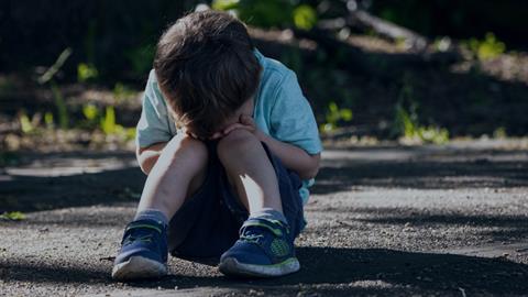 Μητέρα εγκατέλειψε 5χρονο με αυτισμό 120 χλμ μακριά από το σπίτι τους