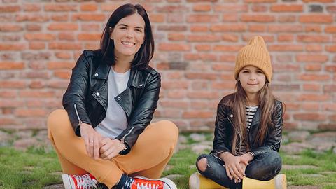 Πώς να δείχνετε μοδάτη ως μαμά; Ανασκόπηση όλων των τελευταίων τάσεων της μόδας