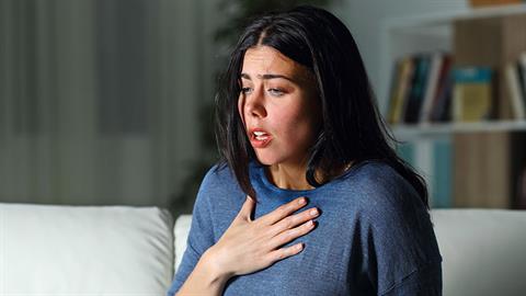 6 συμπτώματα στο σώμα σου που δείχνουν ότι υποφέρεις από άγχος