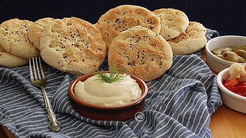 Λαγανάκια και ταραμοσαλάτα: το απόλυτο σνακ για την εκδρομή της Καθαράς Δευτέρας