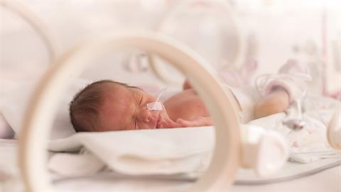 Θα είμαι για πάντα ευγνώμων στη μαία που έσωσε το νεογέννητο μωράκι μας!