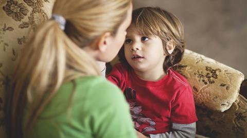 Υπάρχουν καλύτεροι τρόποι από το «όχι» και το «μη» για να μας ακούν τα παιδιά