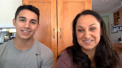 Έδωσε στον γιο της €1600 επειδή δεν ασχολήθηκε με τα social media μέχρι τα 18 του