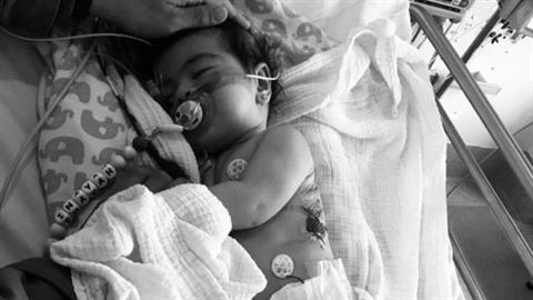 Όταν γεννήθηκε της έδιναν λίγες ώρες ζωής - σήμερα γιορτάζει τα 3 της χρόνια