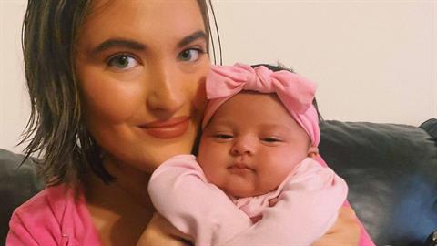 Πήγε στα επείγοντα για έντονο πόνο στην κοιλιά και γύρισε σπίτι... μαμά!