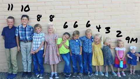 Μαμά με 12 παιδιά ετοιμάζεται για το… 13ο: «η μεγάλη οικογένεια είναι ευτυχία»