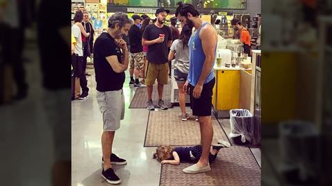 «Νιώστε άνετα στο άβολο»: αντιμετωπίστε τις εκρήξεις των παιδιών με ηρεμία