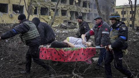 Ουκρανία: έγκυος και το μωράκι της έχασαν τη μάχη με τη ζωή 