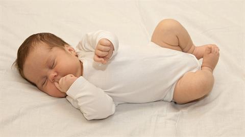 Μαμά γέννησε αγοράκι σχεδόν 5 κιλά με φυσιολογικό τοκετό και χωρίς παυσίπονα!