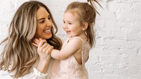 Παιδίατρος: τα ωραιότερα δώρα που κάνουμε στα παιδιά μας είναι δωρεάν!