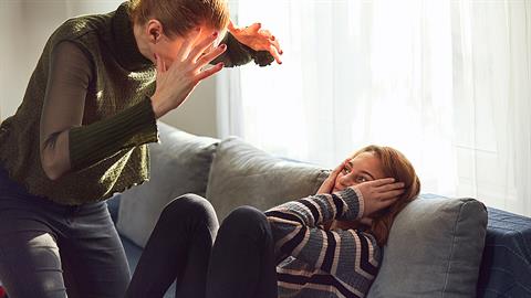 H προεφηβεία της κόρης μου, βγάζει τον χειρότερο εαυτό μου...