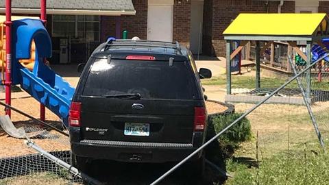 Οδηγός μπήκε με φόρα σε παιδική χαρά και σκότωσε 4χρονο κοριτσάκι