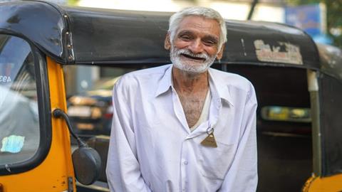 Πούλησε το σπίτι του για να πληρώσει τις σπουδές της εγγονής του