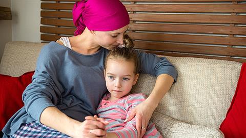 Μαμά 3 παιδιών έδωσε σκληρή μάχη με τον καρκίνο και βγήκε νικήτρια!