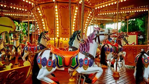 Σε κρίσιμη κατάσταση αγοράκι που έπεσε από καρουζέλ σε λούνα παρκ