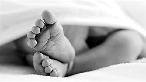 Βρέθηκε νεκρό βρέφος σε δημόσια τουαλέτα μέσα σε νάιλον σακούλα