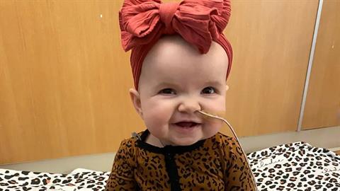 Μωράκι με καρδιακή ανεπάρκεια έλαβε το δώρο που του χάρισε τη ζωή: μια νέα καρδιά