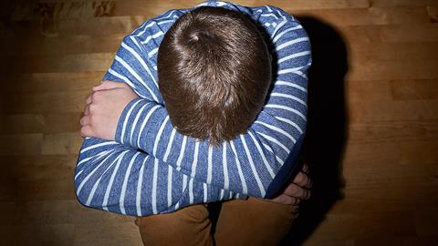 15χρονος κατήγγειλε ότι τον δέρνουν οι γονείς του - συνελήφθη η μητέρα του