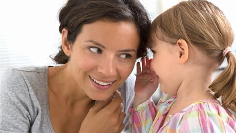 Πώς θα μεγαλώσουμε παιδιά που θα μπορούν να μας τα λένε όλα