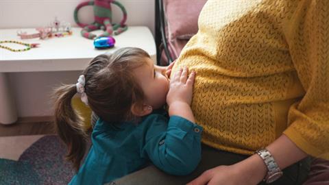 Μαμά 5 παιδιών έγινε παρένθετη: «θέλω να δω κι άλλες οικογένειες ευτυχισμένες»