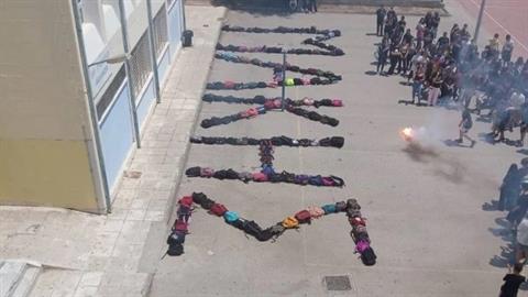 Ξεσπά η γιαγιά του 14χρονου που αυτοκτόνησε: «μπείτε στα σχολεία, βοηθήστε τα παιδιά!»