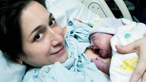 Η απίστευτη ιστορία του μωρού που γεννήθηκε... δύο φορές!