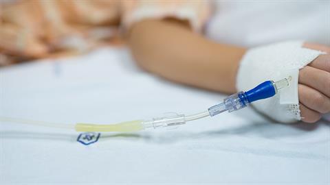 Σε κρίσιμη κατάσταση νήπιο που ήπιε καθαριστικό - έπαθε έγκαυμα στον οισοφάγο