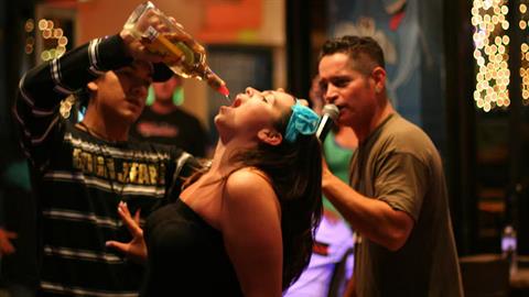 Στο έφηβο παιδί μου: «αν θες να γλεντήσεις κάντο αλλά όχι κρυφά από μένα!»