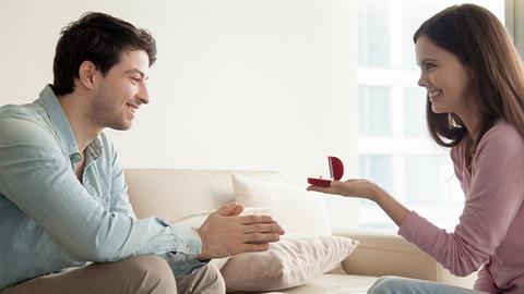 «Εγώ ήμουν που έκανα πρόταση γάμου στον άντρα μου και δεν το μετάνιωσα ποτέ»