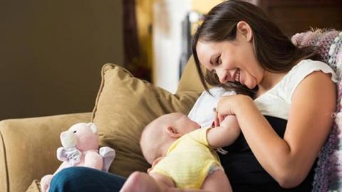 «Δεν άκουσα κανέναν κι έγινα μαμά μετά τα 40 - είμαι πιο ευτυχισμένη από ποτέ»