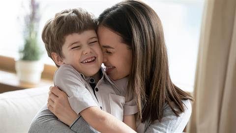 Ποιος είπε ότι τα αγόρια δεν είναι τρυφερά σαν τα κορίτσια;