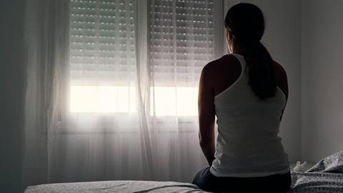 «Έχω άντρα, παιδιά, φίλους και μεγάλο σόι αλλά νιώθω ολομόναχη»