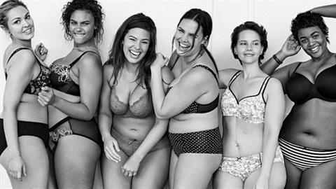 «Μην ντρέπεστε για τις καμπύλες σας - δείξτε τον εαυτό σας όπως είναι!»