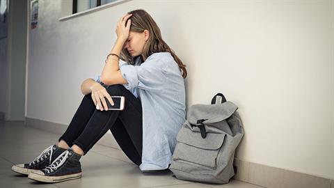 «Παιδί μου, χίλιες φορές ευτυχισμένη κομμώτρια παρά γιατρός με το στανιό»